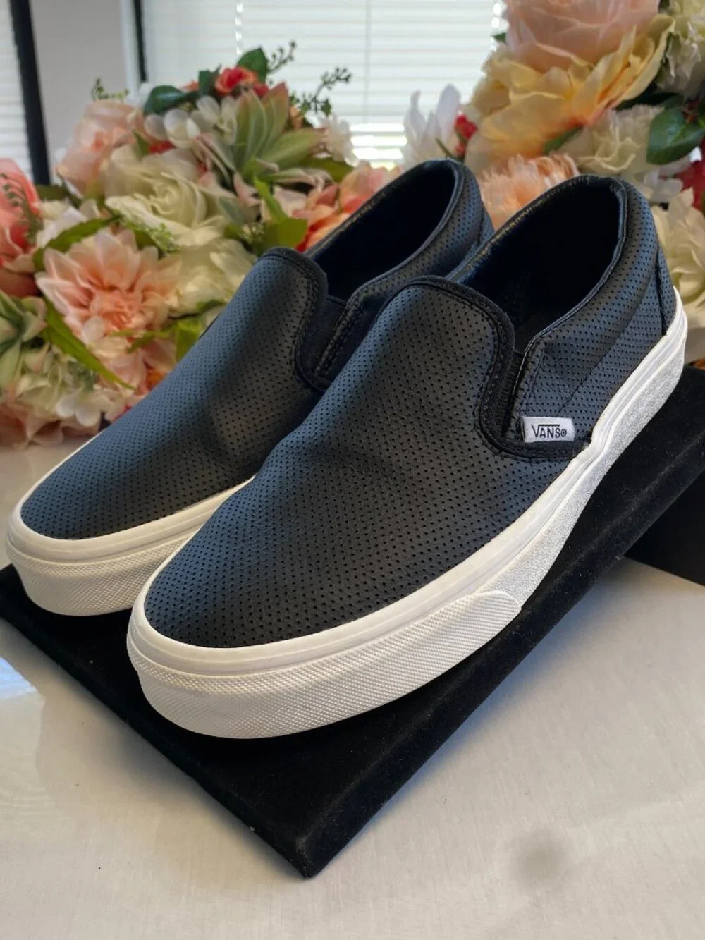 Vans Classic Slip-On Black Perforated Leather Shoes M6 W7.5